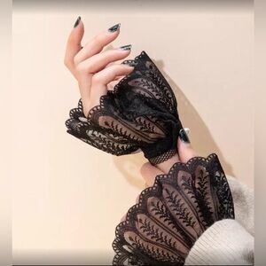 ✨NEW Elegant Black Lace Hollow Gloves Sleeves cuffs